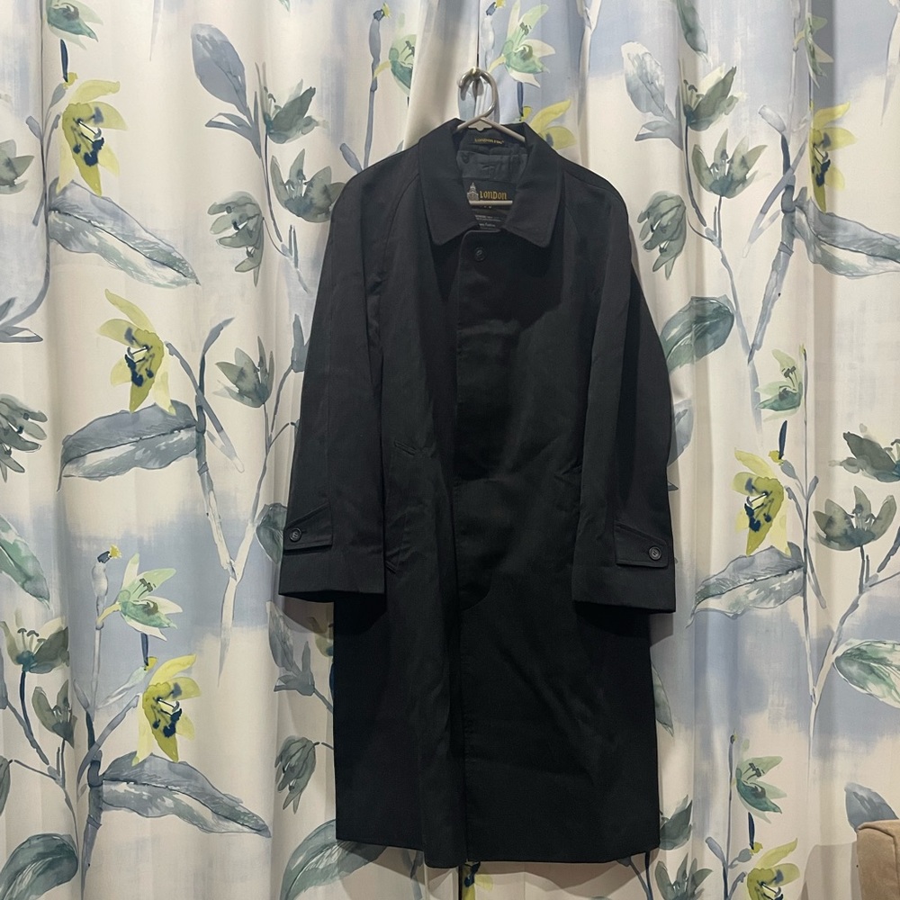 London Fog long over coat. Size large. Used. Condition 9/10 - Picture 3 of 8